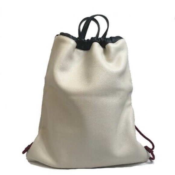 GUCCI Sherry line GUCCI logo print drawstring  Tote Bag. 100 % leather - Picture 2 of 11